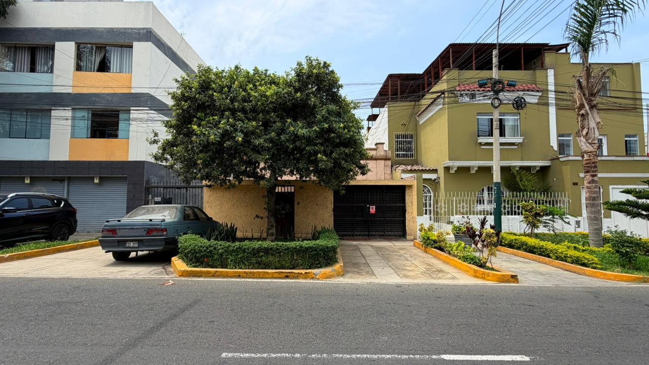 VENTA DE CASA COMO TERRENO EN JESUS MARIA