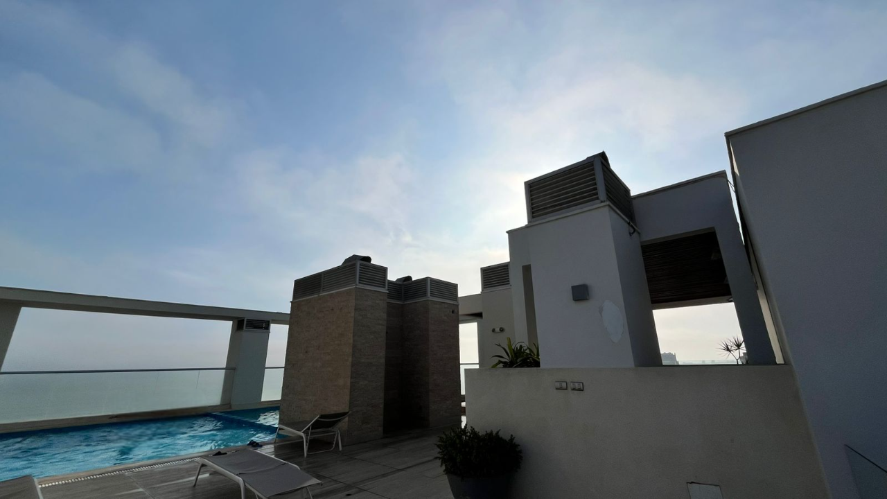 DEPARTAMENTO EN ALQUILER EN AV. COSTANERA, EXCELENTE UBICACIÓN Y ÁREAS COMUNES