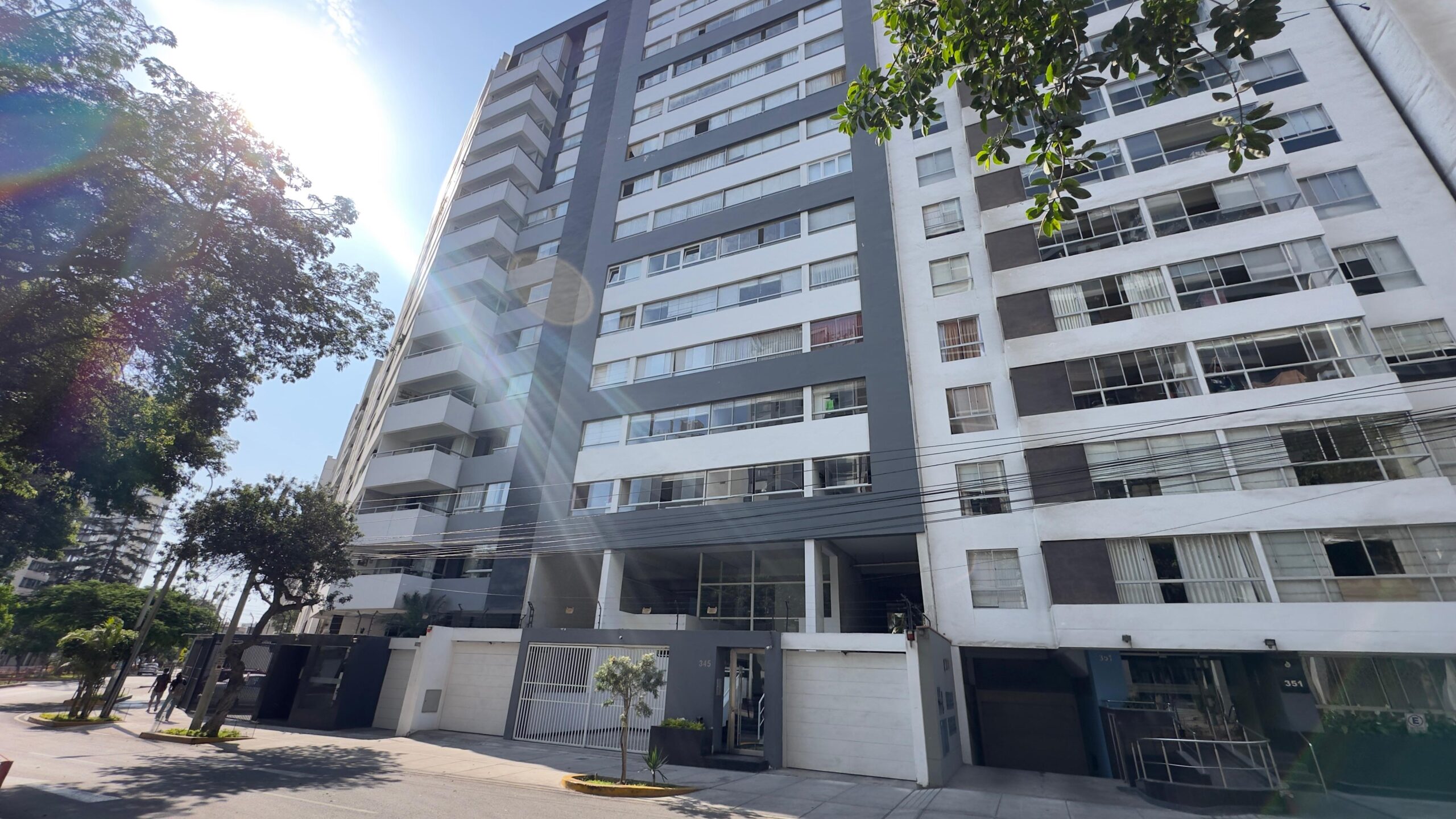 BELLO DEPARTAMENTO EN VENTA EN SURQUILLO LIMITE CON MIRAFLORES