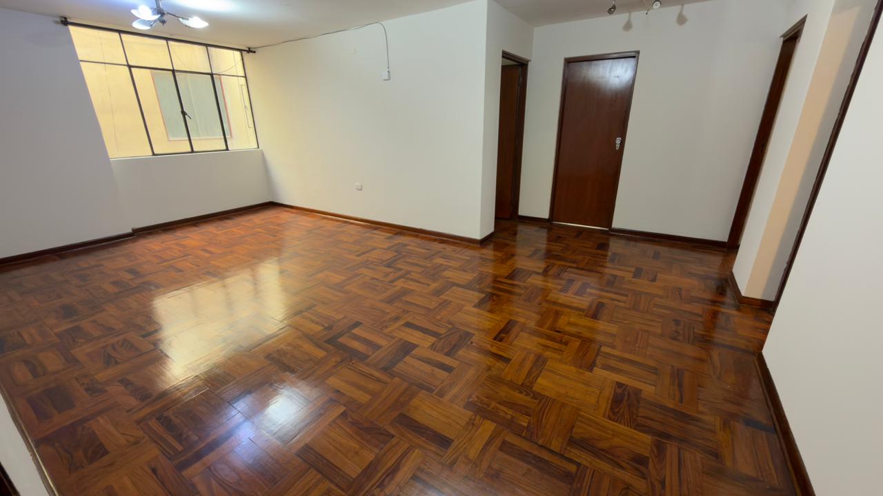 OPORTUNIDAD EN LINCE - DEPARTAMENTO EN VENTA, 3ER PISO CON ASCENSOR